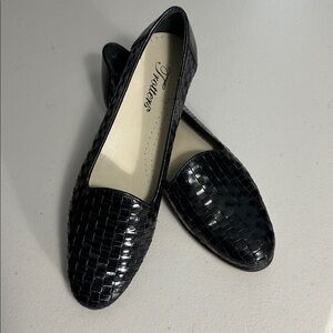 Trotters. Black woven leather loafers Size 8N